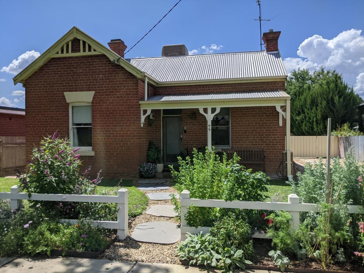 Cute Cottage Walking Distance To Cbd Уогга-Уогга Экстерьер фото